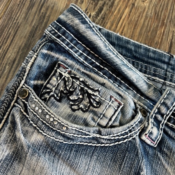 Hydraulic Bailey Blue Jean Capris Size 16 Distressed Embroidered Embellished Y2K - Picture 13 of 16